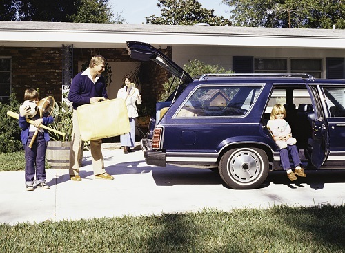 80sFamilyInFrontofHome