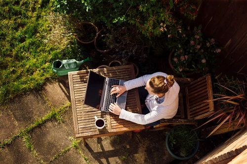 WomanInGardenWithLaptop