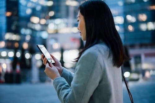 WomanonPhone